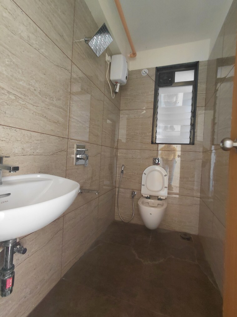 Bathroom, chandak-34-park-estate 2 Bedroom 617 Sq.Ft. Apartment In Goregaon West Mumbai 9606256