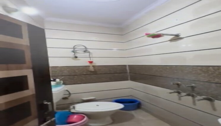Bathroom, patel nagar 1 Bedroom 350 Sq.Ft. Apartment In Patel Nagar Delhi 9606298