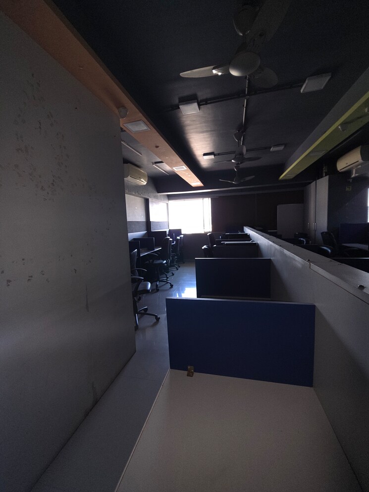 Team Area, vihan-commercial-complex Commercial Office Space 1400 Sq.Ft. In Goregaon East Mumbai 9606336