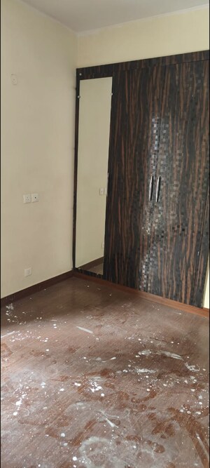 Room in 3 BHK Apartment at Aditya Urban Casa, Sector 78 – for Rent