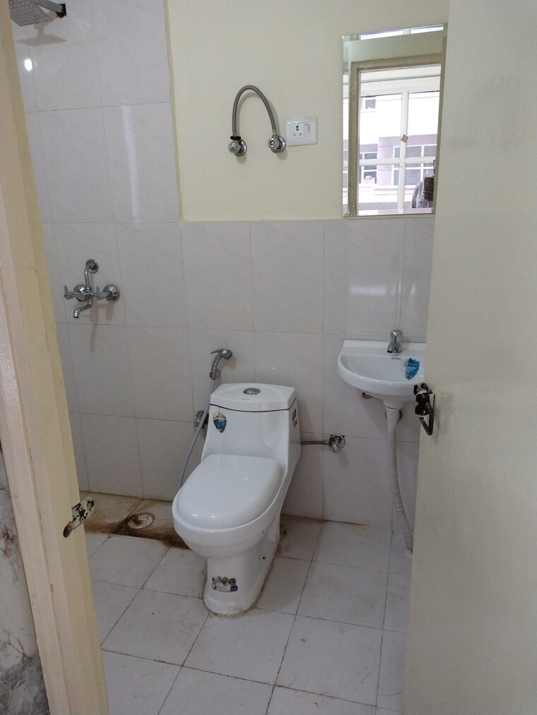 Bathroom, pyramid-heights 2 Bedroom 698 Sq.Ft. Apartment In Sector 85 Gurgaon 9606365