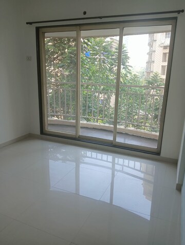 Room in 2 BHK Apartment at Level The Residences, Andheri West – for Rent
