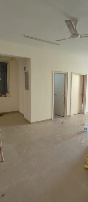 Room in 2 BHK Apartment at Signature Global Prime, Sector 63a – for Sale