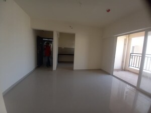 Room in 2 BHK Apartment at Puraniks Abitante Fiore, Bavdhan – for Rent