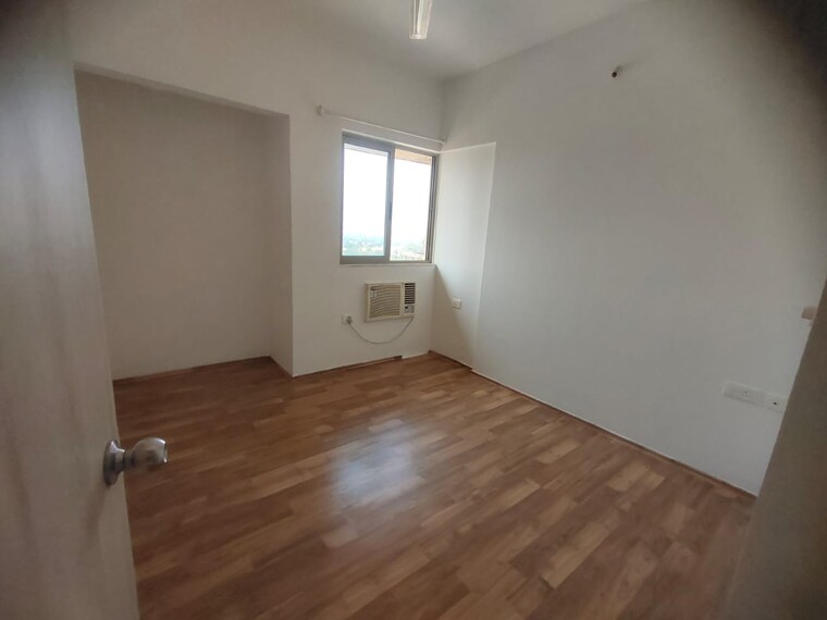 Room, dombivli east 2.5 Bedroom 798 Sq.Ft. Apartment In Dombivli East Thane 9606499