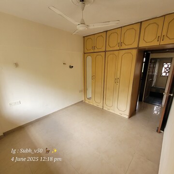 Room in 1 BHK Apartment at Dosti Group Acres, Wadala East – for Rent