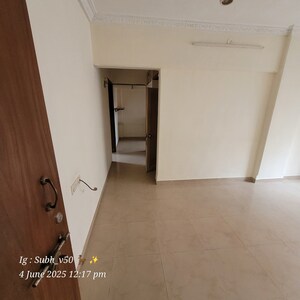 Room in 1 BHK Apartment at Dosti Group Acres, Wadala East – for Rent
