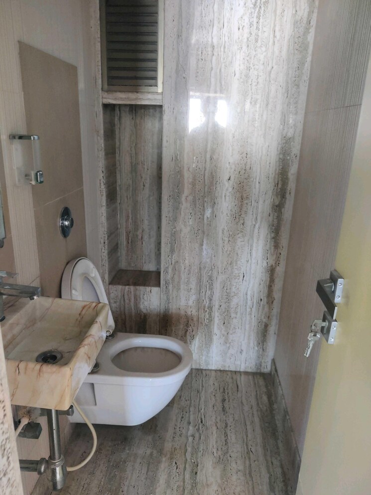 Bathroom, prabhadevi-chs 4 Bedroom 2890 Sq.Ft. Apartment In Prabhadevi Mumbai 9606576