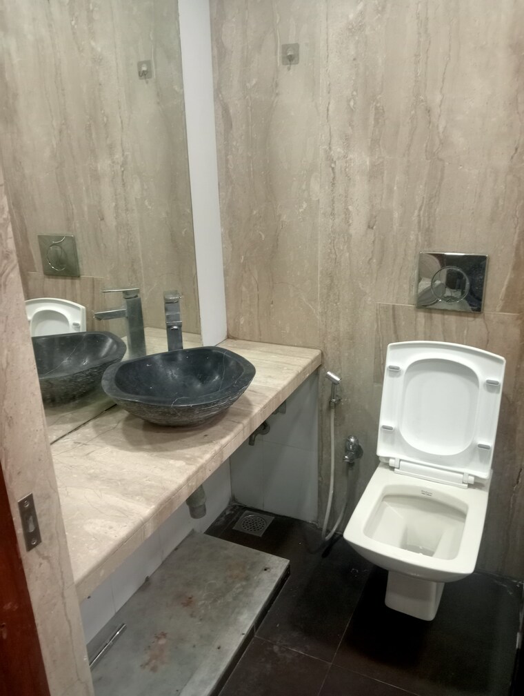 Attached Bathroom, tilak-nagar-building 2 Bedroom 750 Sq.Ft. Apartment In Tilak Nagar Mumbai 9606624