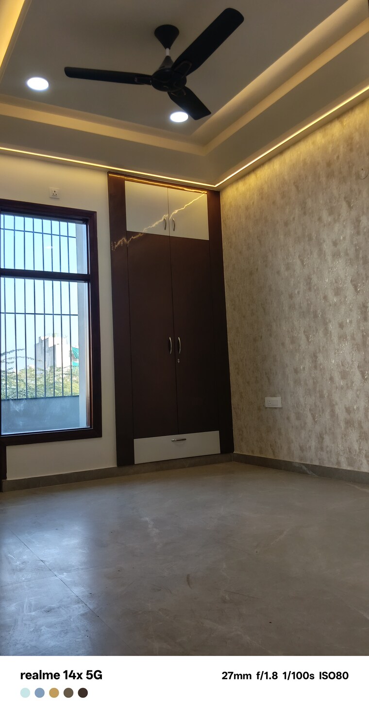 Room, parklands 3 Bedroom 180 Sq.Yd. Builder Floor In Sector 85 Faridabad 9606603