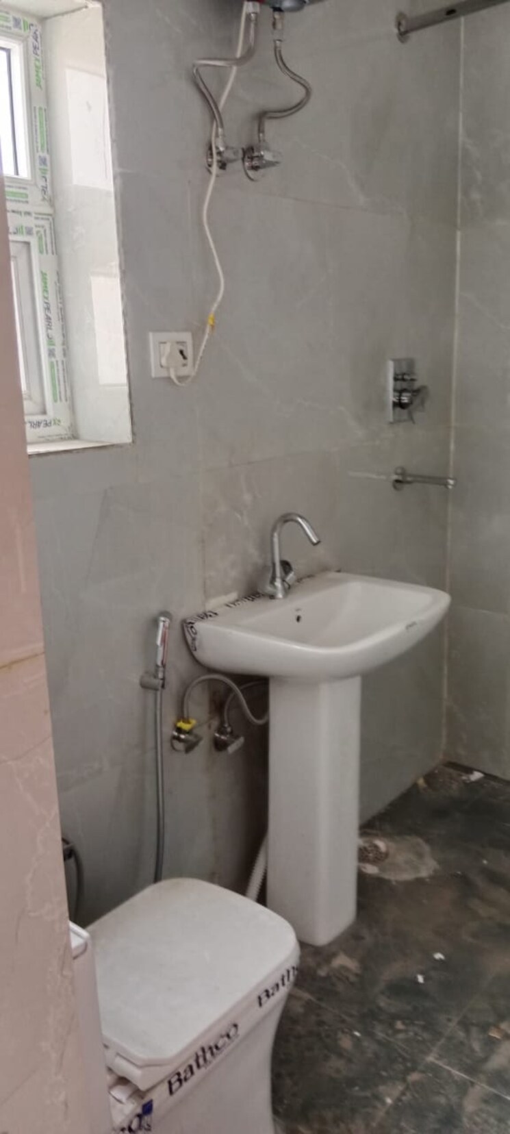 Bathroom, sector 7 dwarka 3 Bedroom 1400 Sq.Ft. Apartment In Sector 7 Dwarka Delhi 9606620