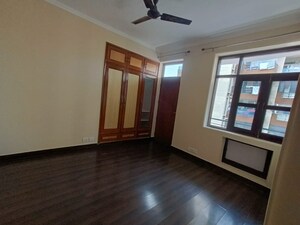 Room in 3 BHK Apartment at South City Arcade, Sector 41 – for Sale
