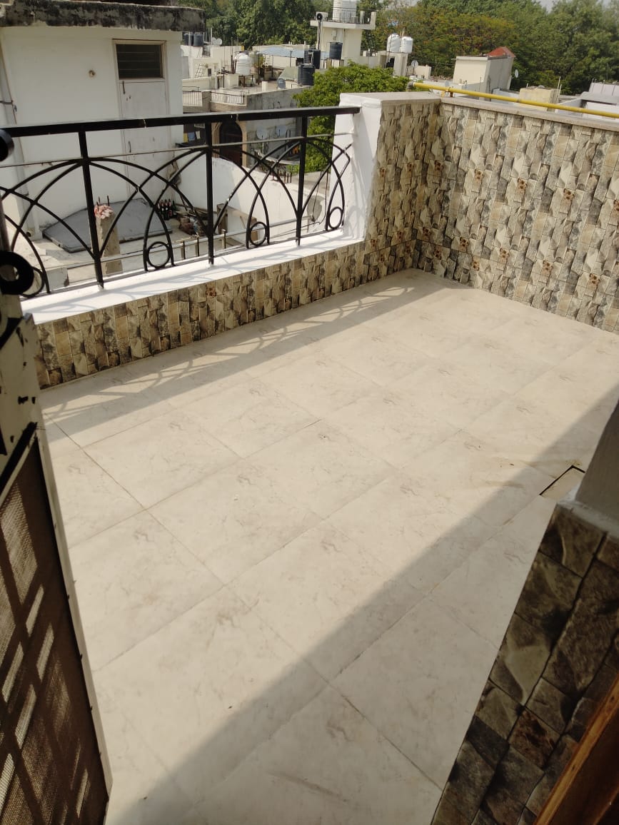 1 BHK + Servant Room Builder Floor For Rent in Shivalik Main Road 