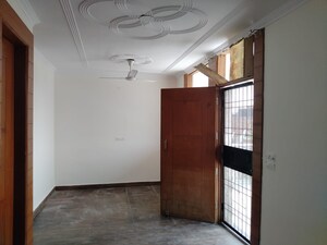 Room in 1 BHK Builder Floor at Shivalik Colony – for Rent