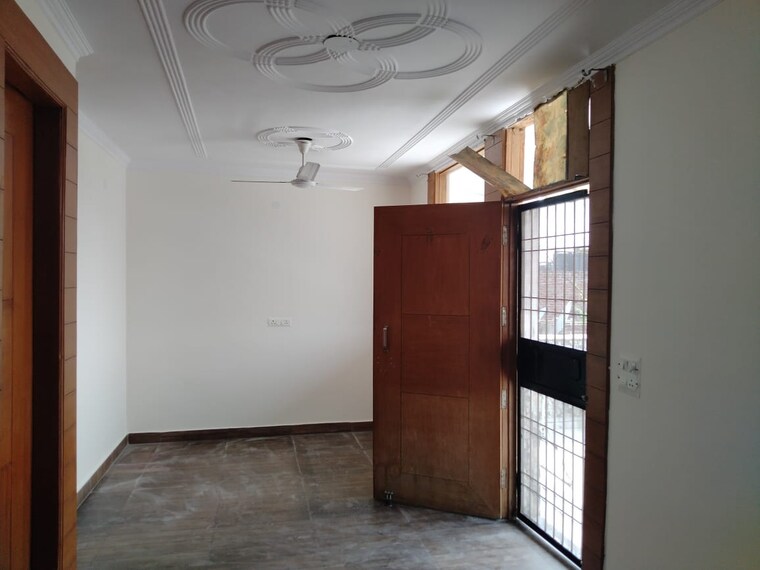 Room, shivalik colony 1 Bedroom 500 Sq.Ft. Builder Floor In Shivalik Colony Delhi 9606724