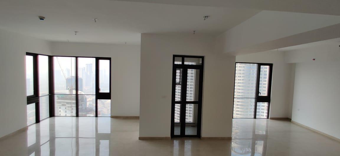 5 BHK + Servant Room Apartment For Rent in Lodha The Park