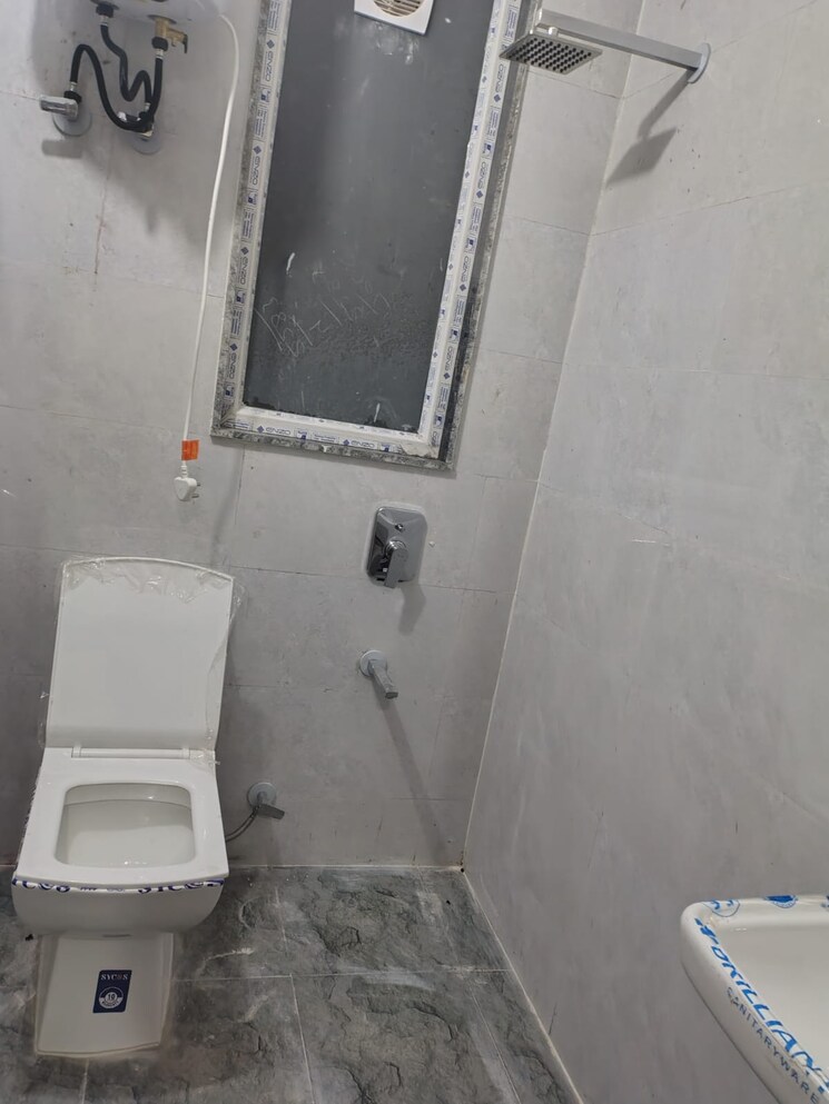 Bathroom, unitech-south-city-1 1 RK 222 Sq.Ft. Penthouse In South City 1 Gurgaon 9606892