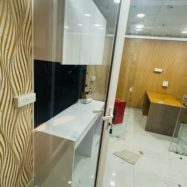 Team Area, gaur-city-mall Commercial Office Space 280 Sq.Ft. In Sector 4 Greater Noida Greater Noida 9606924