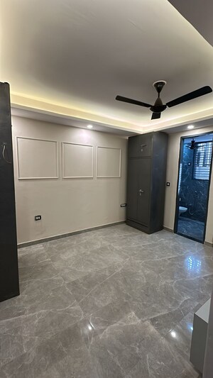 Room in 2 BHK Builder Floor at Sushant Lok 3, Sector 57 – for Rent