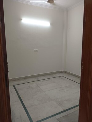 Room in 2 BHK Builder Floor at Lajpat Nagar 4 – for Rent