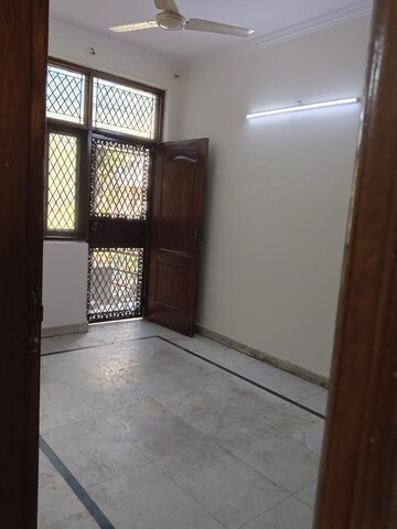 Room in 2 BHK Builder Floor at Lajpat Nagar 4 – for Rent