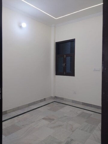 Room in 1 BHK Apartment at Paschim Vihar – for Rent