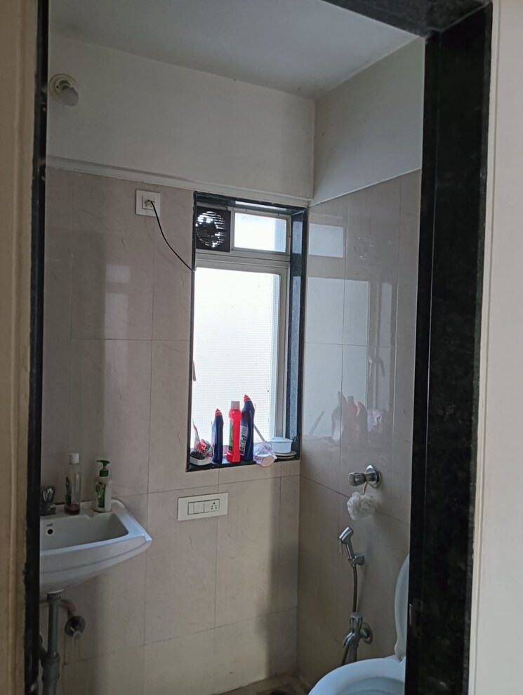 Attached Bathroom, vasant-vihar-complex 3 Bedroom 1000 Sq.Ft. Apartment In Pokhran Road No Two Thane 9606939