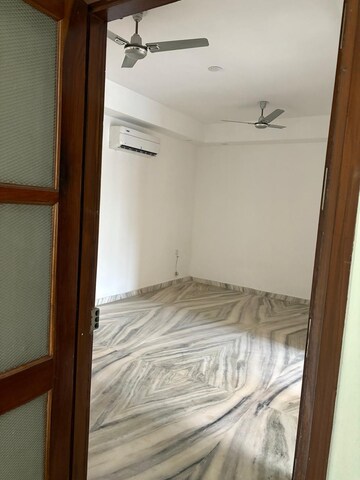 Room in 3 BHK Builder Floor at Sushant Lok 2, Sector 57 – for Rent