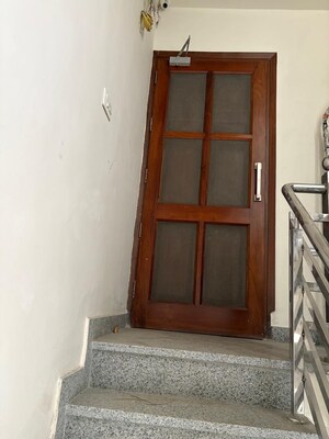 Staircase in 3 BHK Builder Floor at Sushant Lok 2, Sector 57 – for Rent