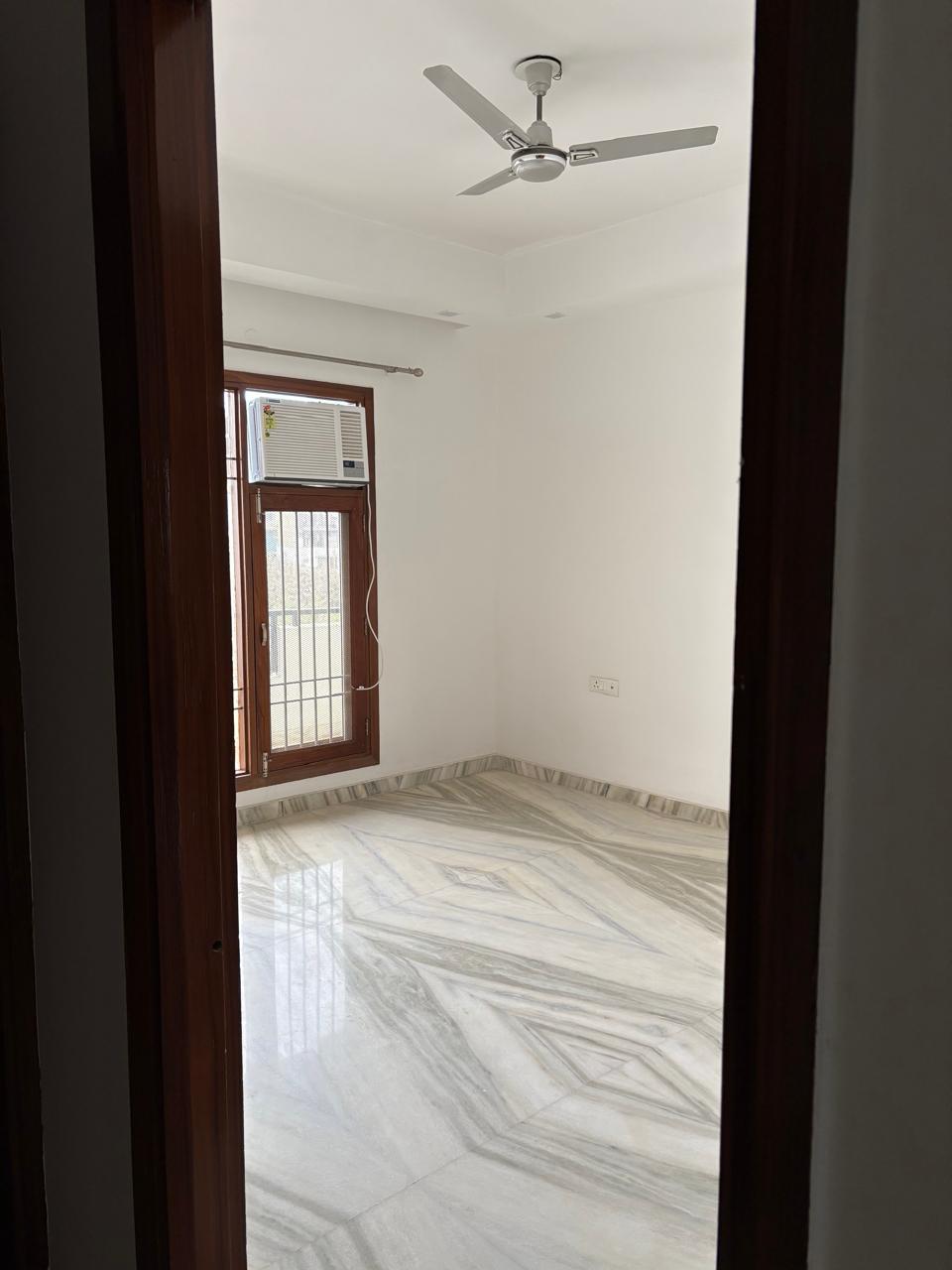 3 BHK 1800 Sq.Ft. Builder Floor in Sushant Lok 2