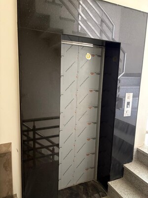 Staircase in 3 BHK Builder Floor at Sushant Lok 2, Sector 57 – for Rent