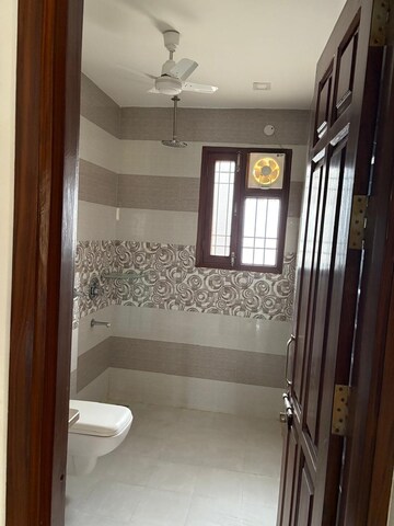 Attached Bathroom in 3 BHK Builder Floor at Sushant Lok 2, Sector 57 – for Rent