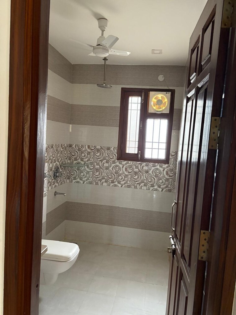 Attached Bathroom, sushant-lok-2 3 Bedroom 1800 Sq.Ft. Builder Floor In Sector 57 Gurgaon 9606971