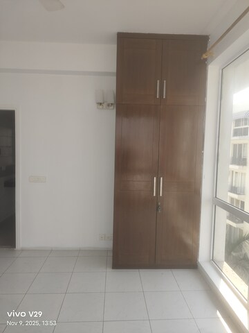 Room in 3 BHK Apartment at Orchid Petals, Sector 49 – for Sale