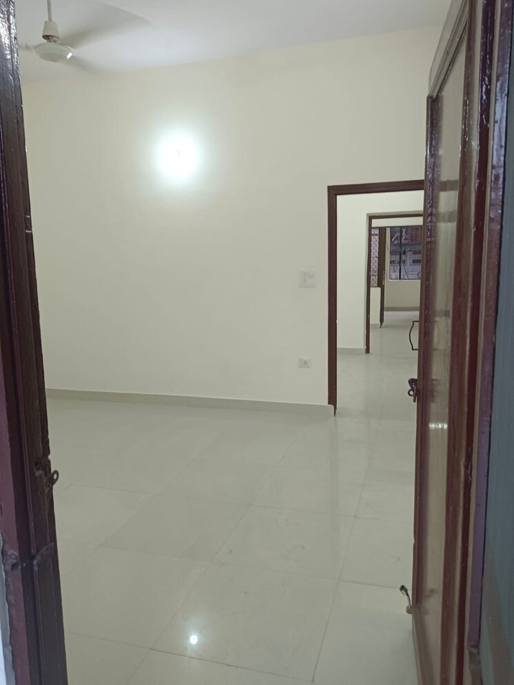 Room, lajpat nagar 4 2 Bedroom 1099 Sq.Ft. Builder Floor In Lajpat Nagar 4 Delhi 9606995
