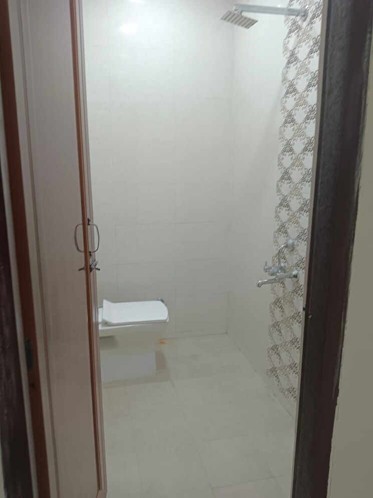 Bathroom, lajpat nagar 4 2 Bedroom 1099 Sq.Ft. Builder Floor In Lajpat Nagar 4 Delhi 9606995