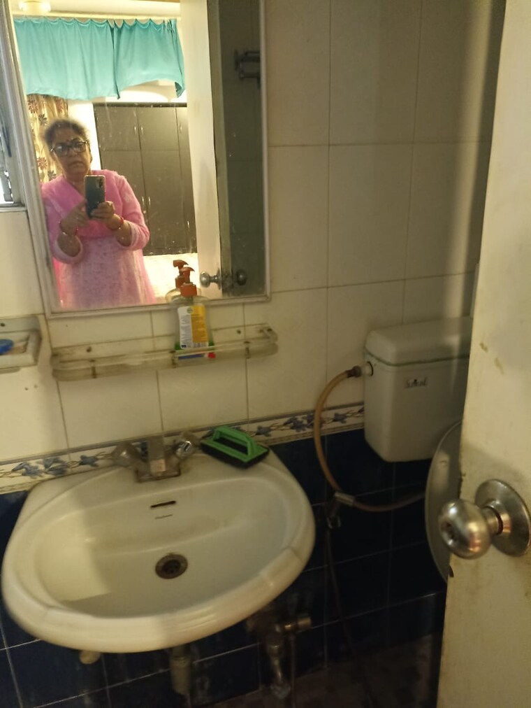 Bathroom, daffodils-residency 2 Bedroom 1100 Sq.Ft. Apartment In Bavdhan Pune 9607011