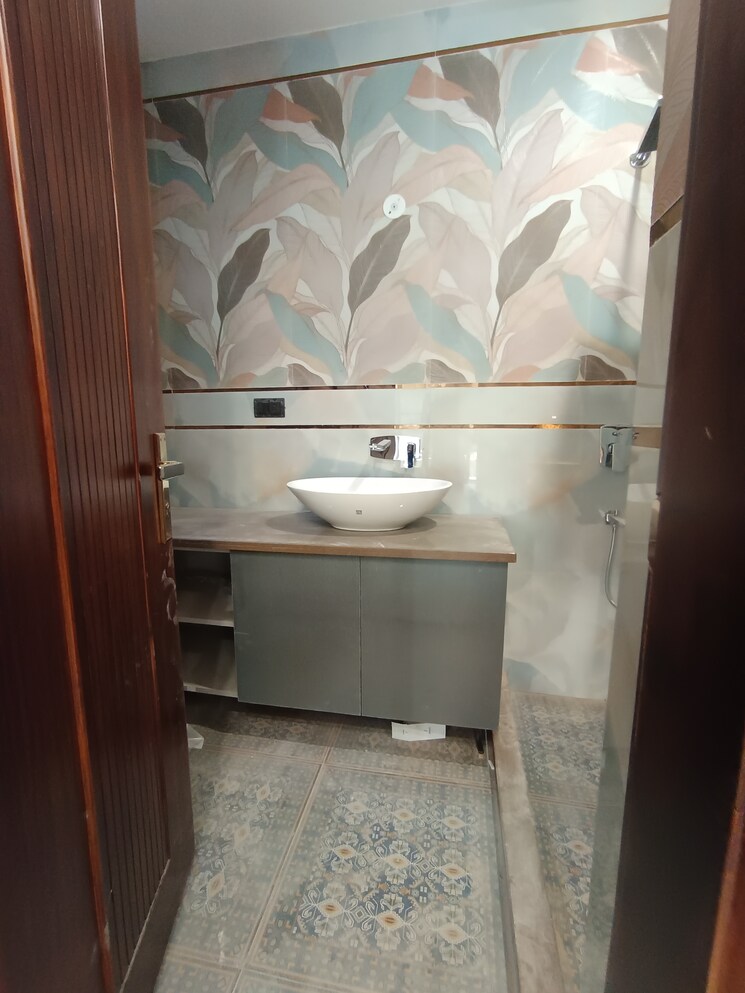Bathroom, puri-aman-vilas 4 Bedroom 350 Sq.Yd. Builder Floor In Sector 89 Faridabad 9607057