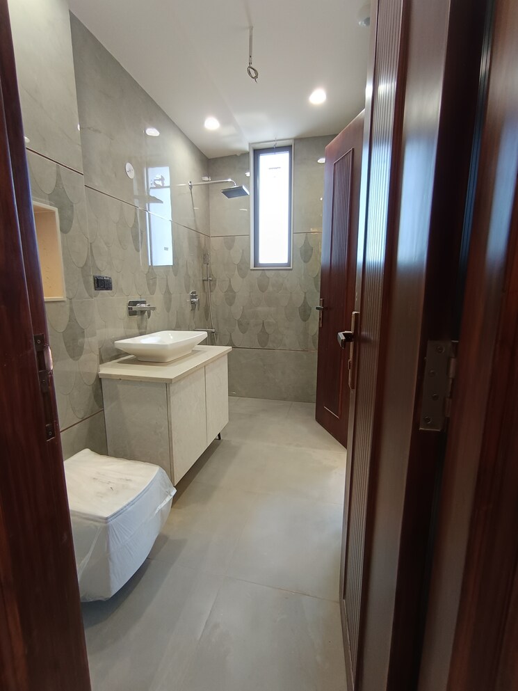 Bathroom, puri-aman-vilas 4 Bedroom 350 Sq.Yd. Builder Floor In Sector 89 Faridabad 9607057