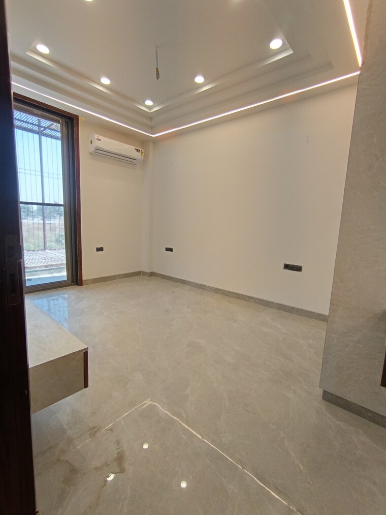 Room, puri-aman-vilas 4 Bedroom 350 Sq.Yd. Builder Floor In Sector 89 Faridabad 9607057