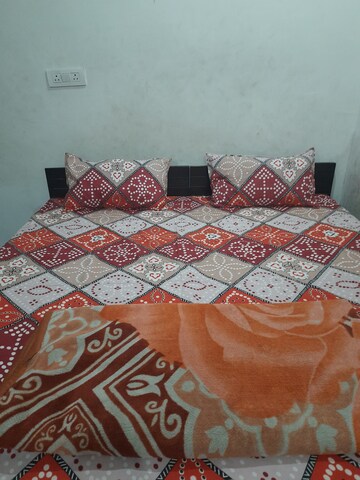 Room in  Pg at Sector 63a – for Rent