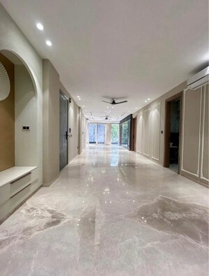 Building Lobby in 4 BHK Builder Floor at Ansal API Esencia, Sector 67 – for Sale