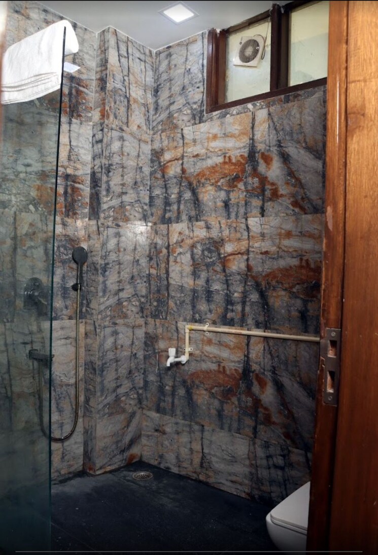 Bathroom, arun-vihar-sector-37 1 RK 250 Sq.Ft. Independent House In Sector 37 Noida 9607168