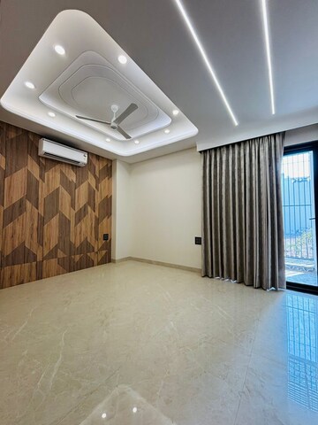 Room in 3 BHK Builder Floor at Ansal API Esencia, Sector 67 – for Sale