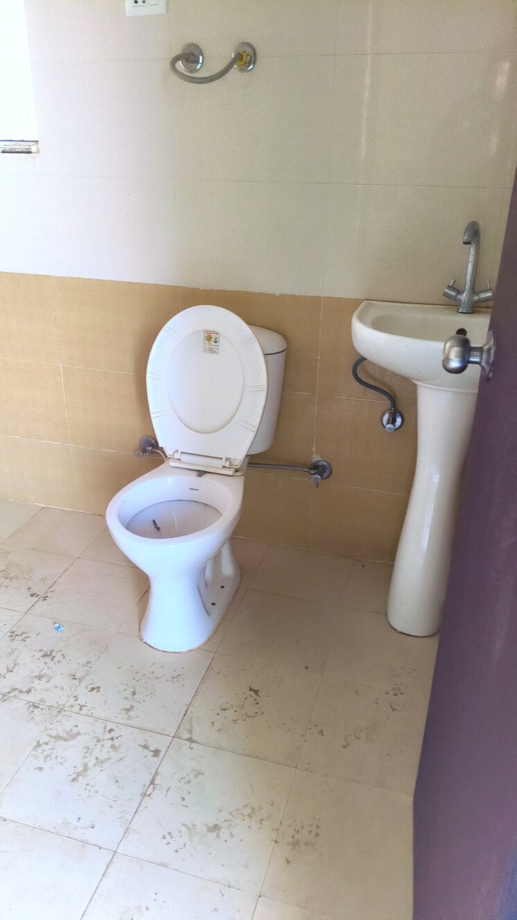 Bathroom, windsor-paradise-2 2 Bedroom 712 Sq.Ft. Apartment In Raj Nagar Extension Ghaziabad 9607407