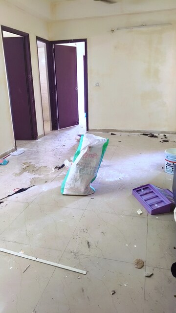 Room in 2 BHK Apartment at Windsor Paradise 2, Raj Nagar Extension – for Rent