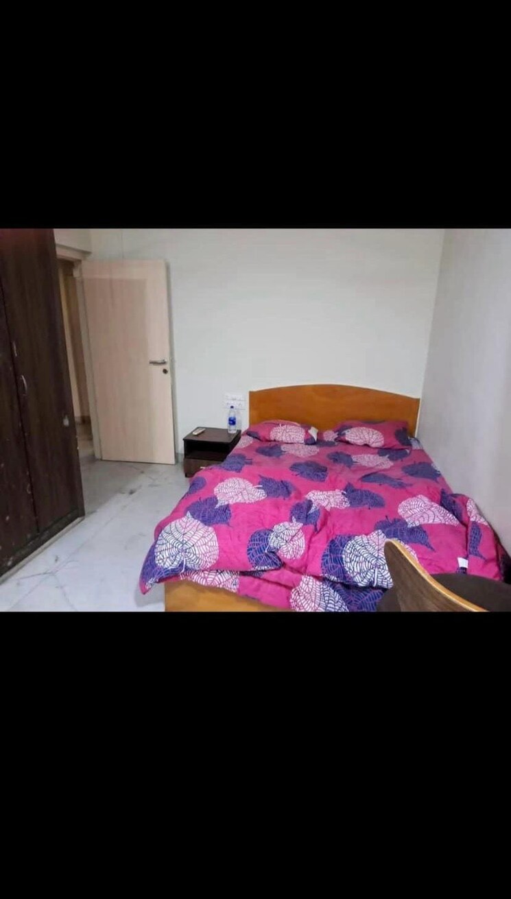 Room, goregaon east Pg For Girls In Goregaon East 9607389
