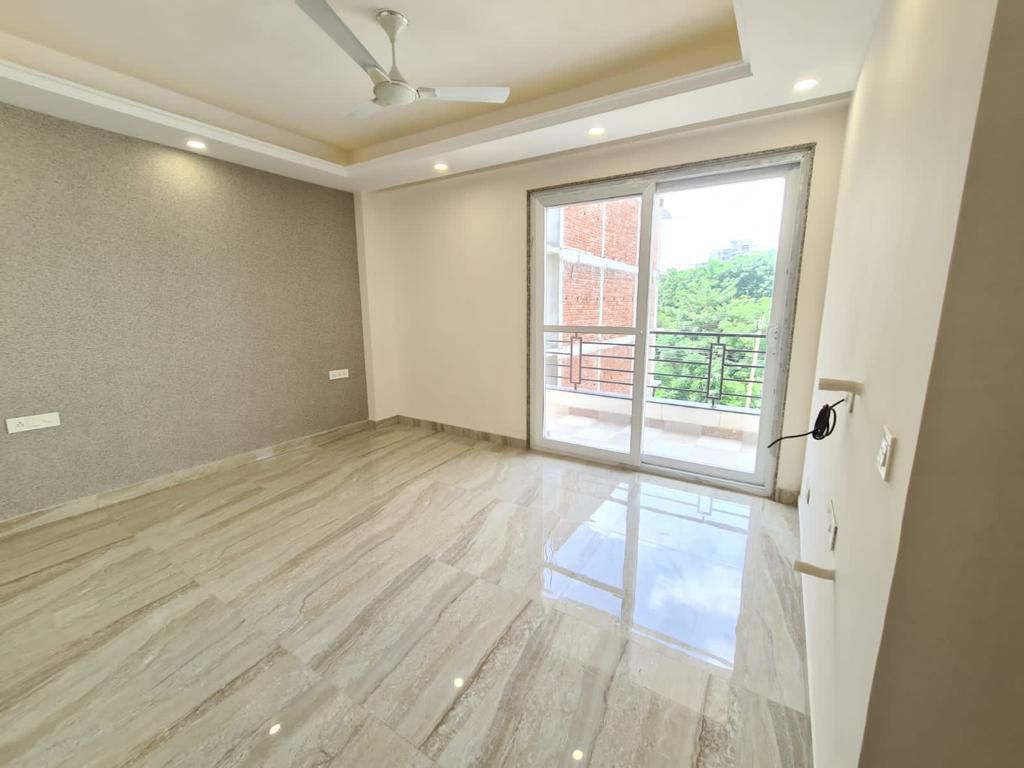 4 BHK + Servant Room Apartment For Sale in Max Estate 361