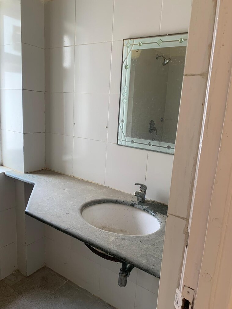 Bathroom, bptp-princess-park 3 Bedroom 1170 Sq.Ft. Apartment In Sector 86 Faridabad 9607370