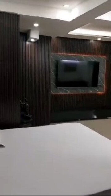 Room in 3.5 BHK Apartment at VIctoryone Amara, Sector 16 Greater Noida – for Sale